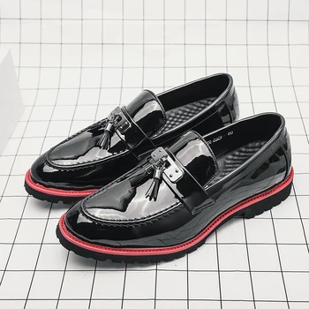 La moda Británica de los Hombres del Estilo puntiagudo zapatos de Cuero Negro borla Mocasines 2022 Deslizarse Sobre Moccasin Más el Tamaño de 38-48 Nuevo Mens Casual zapatos
